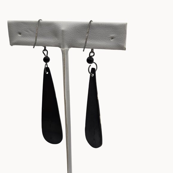 Boho African American Style Faux Batik Bone Swirl White Black Tapered Earrings - Picture 5 of 6